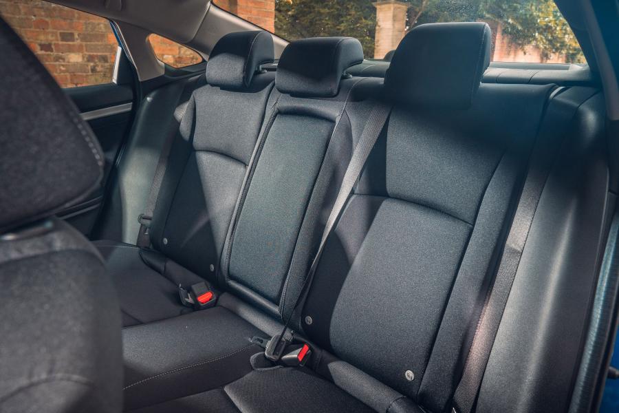 Интерьер Honda Civic Sedan (FC) 2018 года  (UK) (фото 27 из 94)